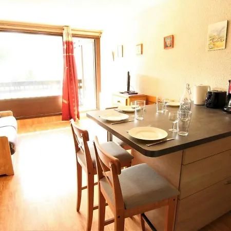 4 Pers Avec Piscine, Proche Telecabines Et Commerces, Acces Direct Ski, - Fr-1-330f-106
