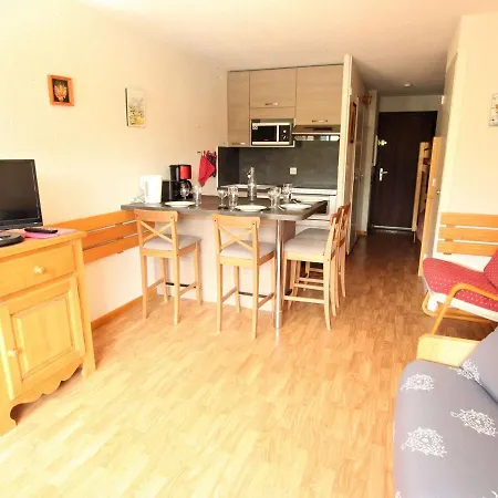 4 Pers Avec Piscine, Proche Telecabines Et Commerces, Acces Direct Ski, - Fr-1-330f-106 *