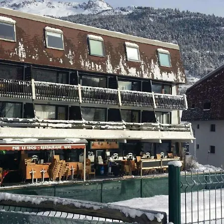 4 Pers Avec Piscine, Proche Telecabines Et Commerces, Acces Direct Ski, - Fr-1-330f-106 *